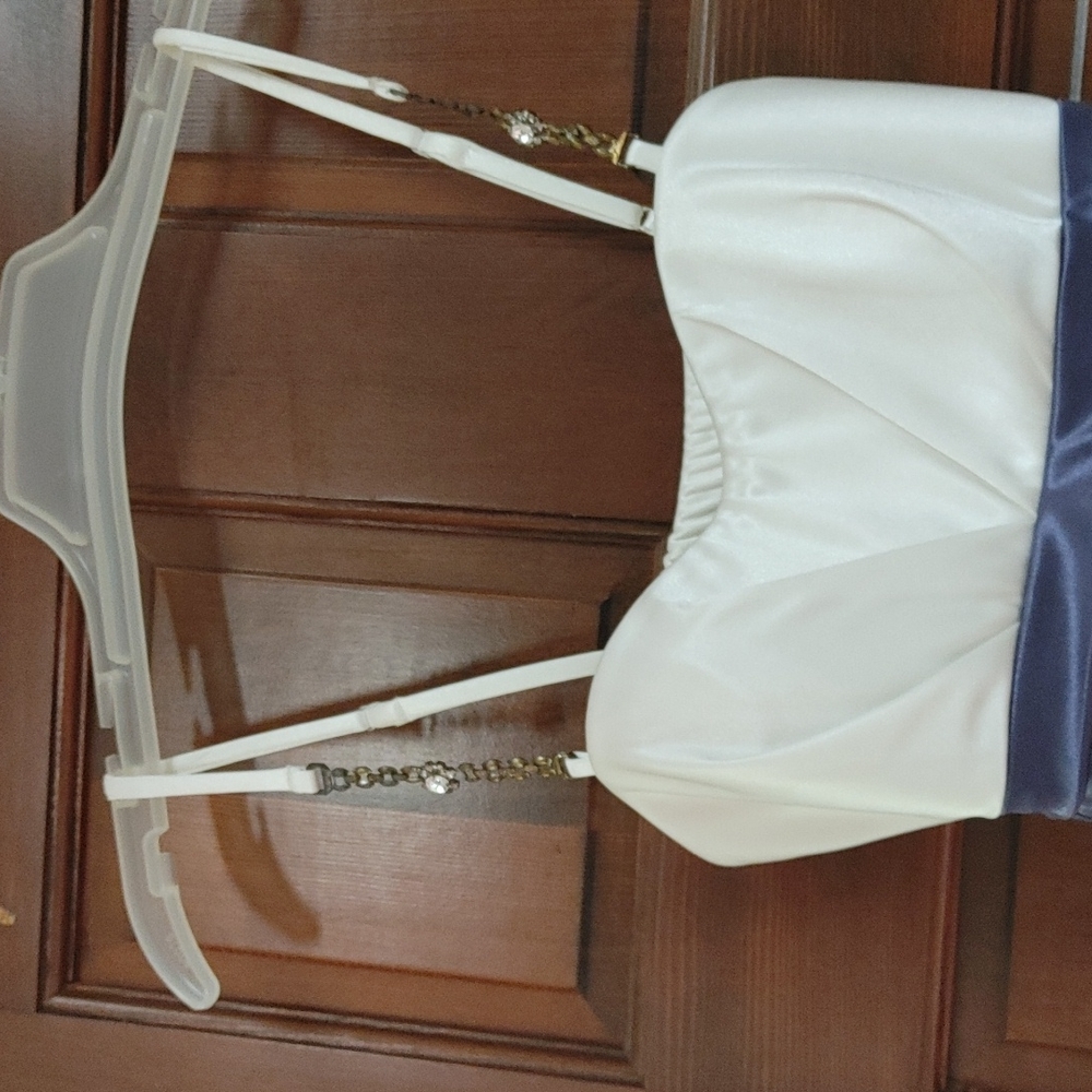Dress - Picture 2 of 7